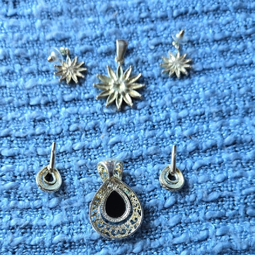 Elegant Silver and Black Jewelry Set - Picture 4 of 4